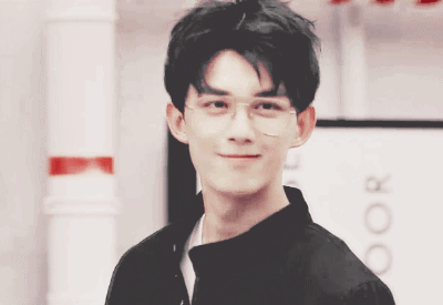 吴磊越长越帅！这波表情包太可了