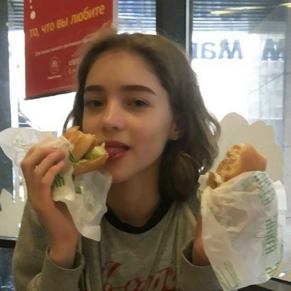 34张高清好看的外国网红女生头像合集