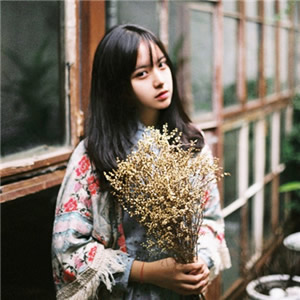 12张高清清新长发真人美女头像 适合当微信头像的女生头像合集