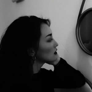 16张高清霸气真人黑白高冷女生头像合集