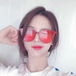 戴眼镜的女生头像来啦！14张高清新潮又好看的图直接存