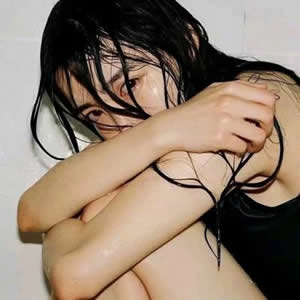 16张高清QQ高冷伤感女生头像 带着难过情绪的女生头像合集