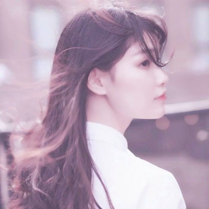 女生侧颜唯美头像合集 34张高清氛围感女生侧颜头像分享