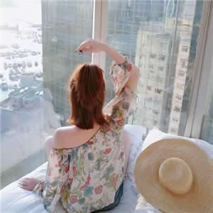 网图女生侧脸背影头像 13张高清甜美时尚款