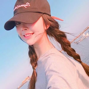 12张高清可爱卖萌女生头像 适合当微信QQ头像
