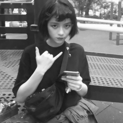 36张高清女生黑白个性头像 适合当微信头像的黑白女生头像合集