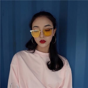 12张气质拉满的高清墨镜女生头像，每一张都超有范儿