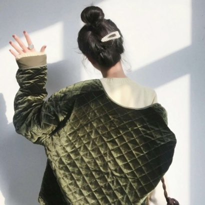 28张高清酷飒女生背影头像 氛围感拉满