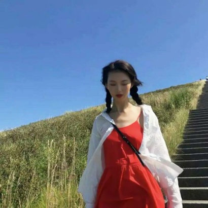 13张高清阳光蓝天白云女生唯美头像合集
