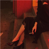 韩系红色系女生头像合集 18张好看的韩版红色女生头像