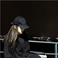 18张青春感拉满！戴棒球帽的女生头像合集