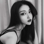 16张清冷感拉满！简约气质女生黑白头像合集