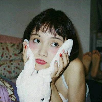 红唇唯美女生头像 12张高清甜酷红唇头像合集