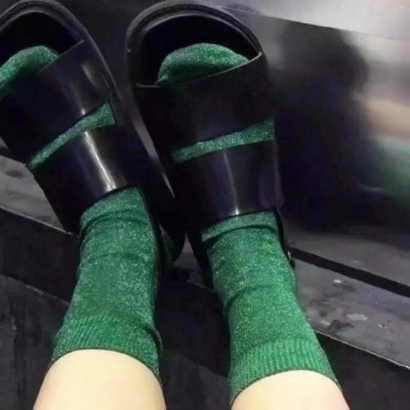 22张高清绿色系女生QQ头像 个性好看的女生头像合集