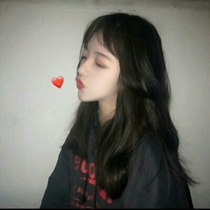 16张带表情的可爱女生头像合集