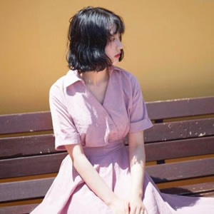 12张氛围感拉满的短发女生侧脸头像 高清无水印素材