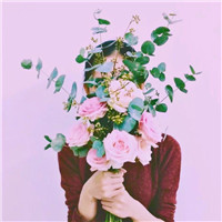 21张唯美拿花女生头像合集 鲜花女孩头像素材大全