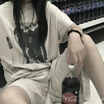 霸气又带感！18张带点随性态度的女生头像