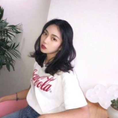 女生微信头像合集：15张成熟高冷女王范高清图