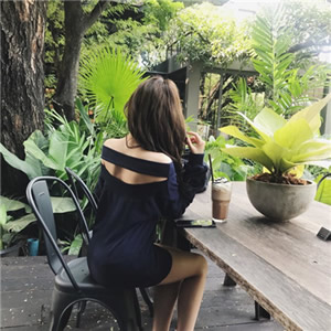 12张超真实女生背影头像 高清质感直接当头像用