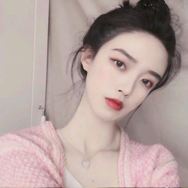 16张高清原宿风女生头像合集 超适合当头像的原宿风女头