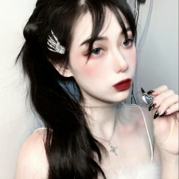 36张高清可爱微信女头 潮流女生头像合集
