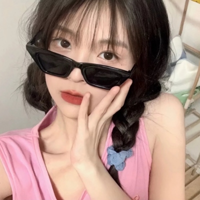 12张一眼惊艳的个性女生真人头像合集