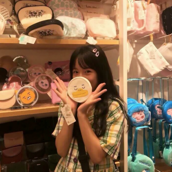 36张超萌带贴纸女生QQ头像 超清可爱款分享