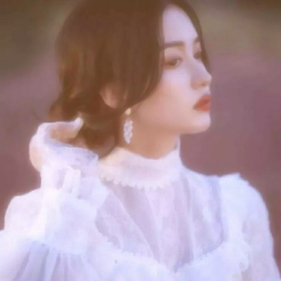 10张氛围感拉满的优雅气质女生头像 高清又高级