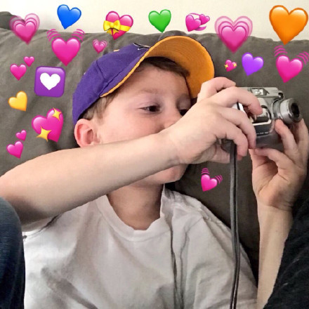 假笑男孩Gavin爱心表情包合集