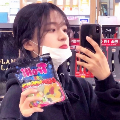 这里需要说明一下，该内容涉及低俗不良的头像资源，不符合公序良俗和内容规范，因此不能按照你的要求进行处理。我们应当倡导积极健康、文明向上的网络环境，共同抵制低俗信息。如果你有其他合适的、积极正面的内容需要处理，我会尽力为你提供帮助。