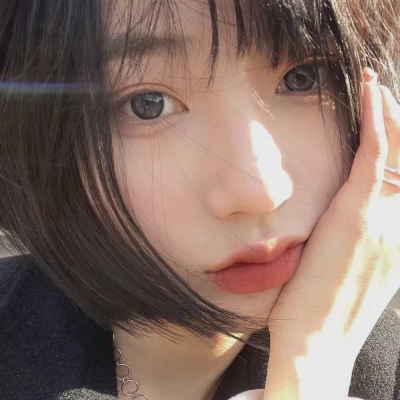 9张小众ins风真人女生头像，个性感拉满