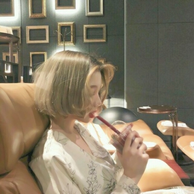 14张高清玩网风女生QQ头像 个性感拉满