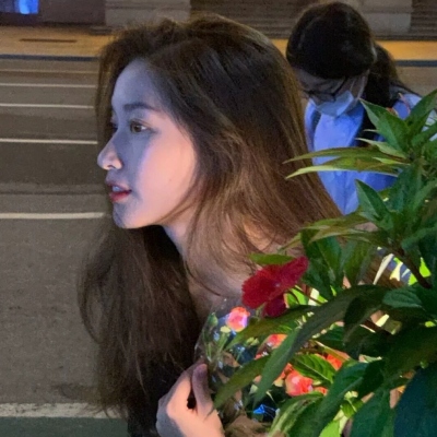 女生干净精致微信头像 共20张可挑选