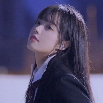 7张清新感拉满的蓝色系真人女生头像来啦