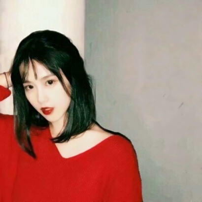 12张高清红色衣服女生头像 时尚氛围感拉满