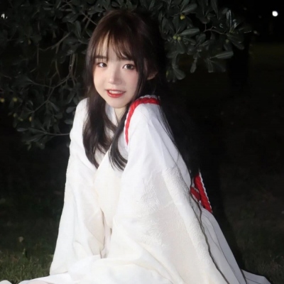 超火的温柔风女生QQ头像 共8张