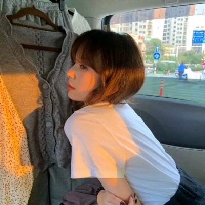 8张氛围感拉满的露脸小清新女生头像合集