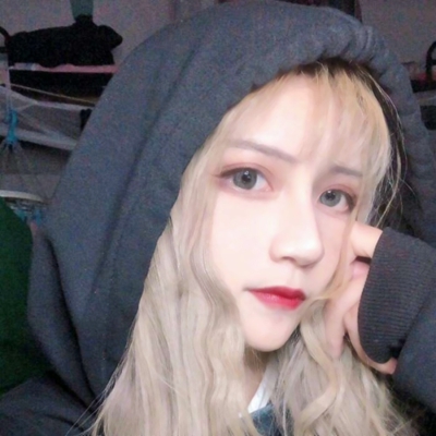 14张真实个性的女生自拍头像 高清网图直接用