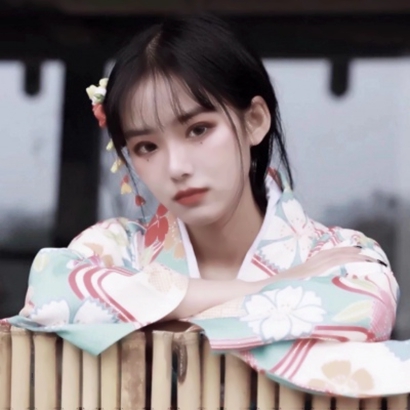 9张高清真人古风汉服女生头像合集