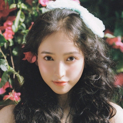带花的氛围感女生微信头像 10张合集