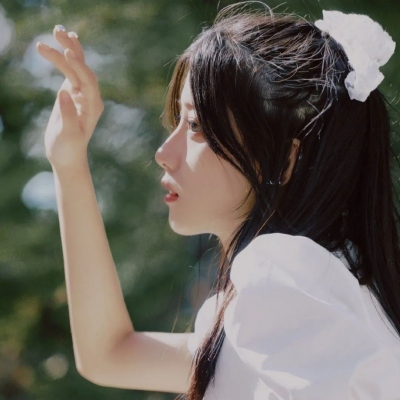 8张氛围感拉满的露脸小清新女生头像合集