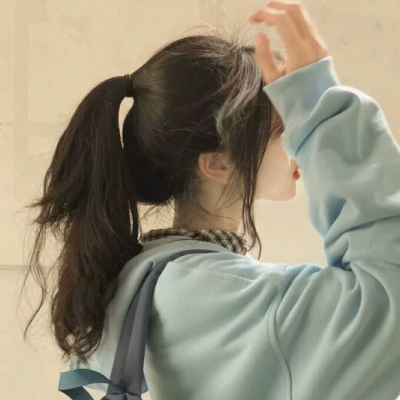 女生酷酷的真人微信头像合集 共12张