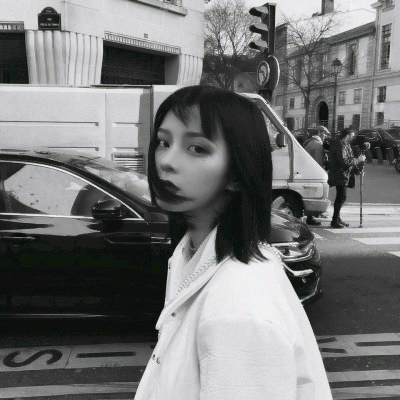 10张高清霸气冷酷黑白女生头像合集