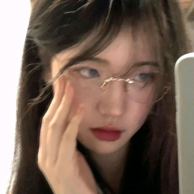 最新高清女生微信头像来了，共9张精选图