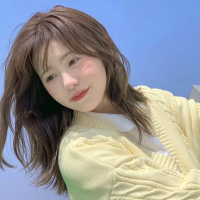 女生干净精致微信头像 共20张可挑选