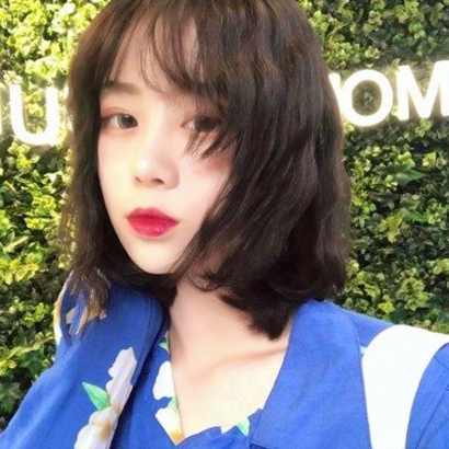 32张简约氛围感女生头像合集 清新气质拉满