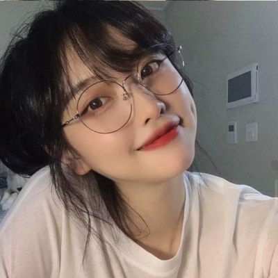 女生戴眼镜甜酷风真人头像合集来啦，共8张