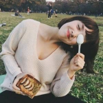 带笑意的女生头像 把快乐装进头像里