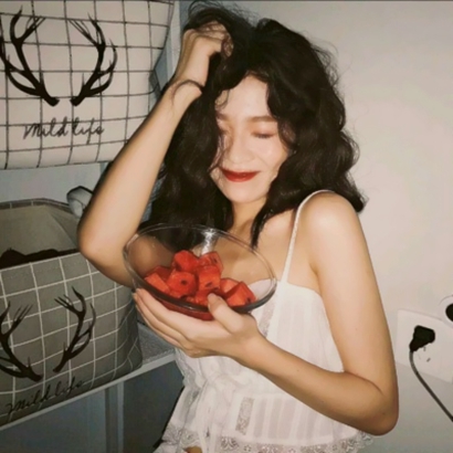 同一女生的高清头像合集！9张好看的成套女头像分享